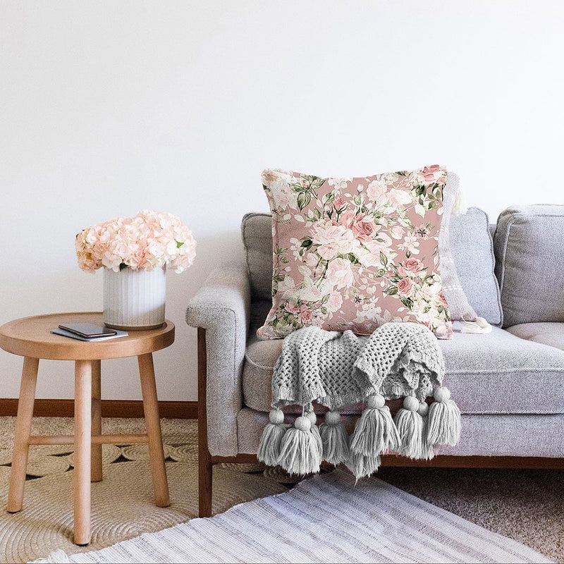 Rengarenk Zemin Üzerinde Beyaz Çiçek Desenli Raşel Kadife Yastık Kırlent Kılıfı Bonvagon