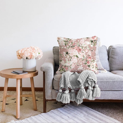 Rengarenk Zemin Üzerinde Beyaz Çiçek Desenli Raşel Kadife Yastık Kırlent Kılıfı Bonvagon