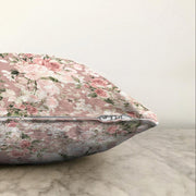 Rengarenk Zemin Üzerinde Beyaz Çiçek Desenli Raşel Kadife Yastık Kırlent Kılıfı Bonvagon