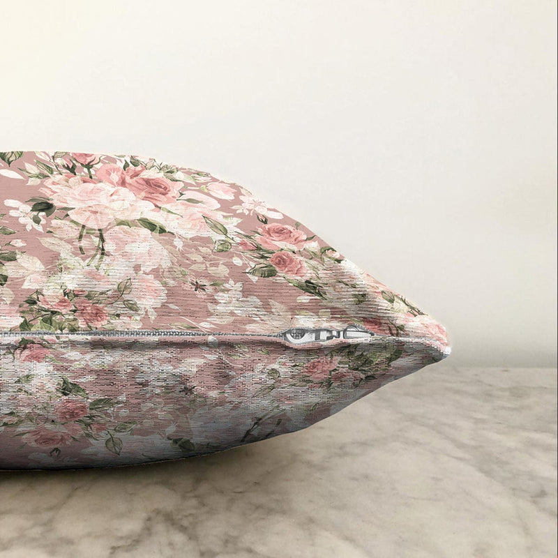 Rengarenk Zemin Üzerinde Beyaz Çiçek Desenli Raşel Kadife Yastık Kırlent Kılıfı Bonvagon