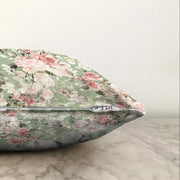 Rengarenk Zemin Üzerinde Beyaz Çiçek Desenli Raşel Kadife Yastık Kırlent Kılıfı Bonvagon