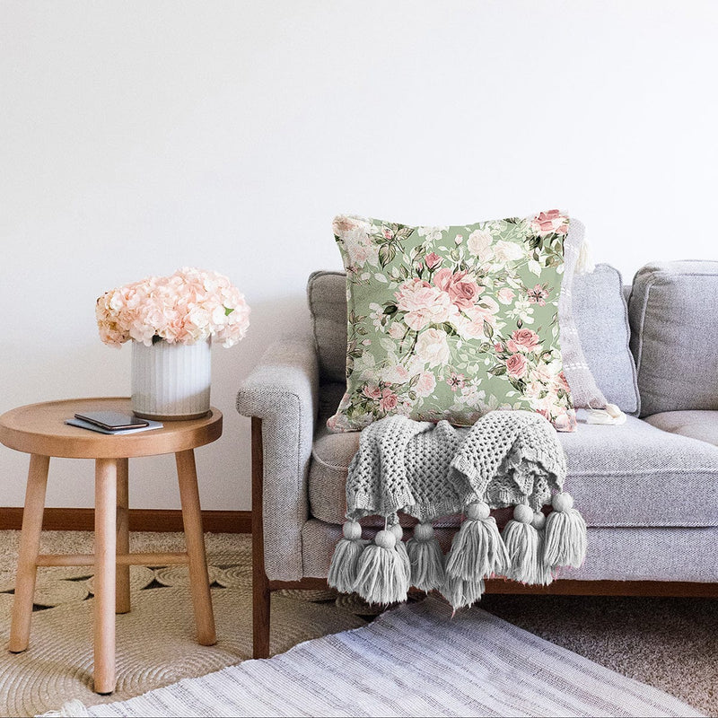 Rengarenk Zemin Üzerinde Beyaz Çiçek Desenli Raşel Kadife Yastık Kırlent Kılıfı Bonvagon