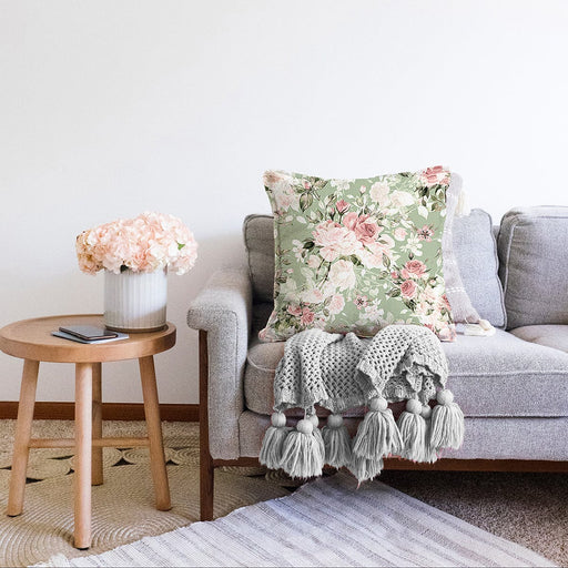 Rengarenk Zemin Üzerinde Beyaz Çiçek Desenli Raşel Kadife Yastık Kırlent Kılıfı Bonvagon