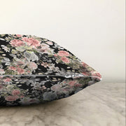 Rengarenk Zemin Üzerinde Çiçek Desenli Dijital Baskılı Modern Raşel Kadife Yastık Kırlent Kılıfı Bonvagon