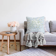 Rengarenk Zeminli Beyaz Ortanca Çiçek Desenli Dijital Baskılı Modern Raşel Kadife Kırlent Kılıfı Bonvagon