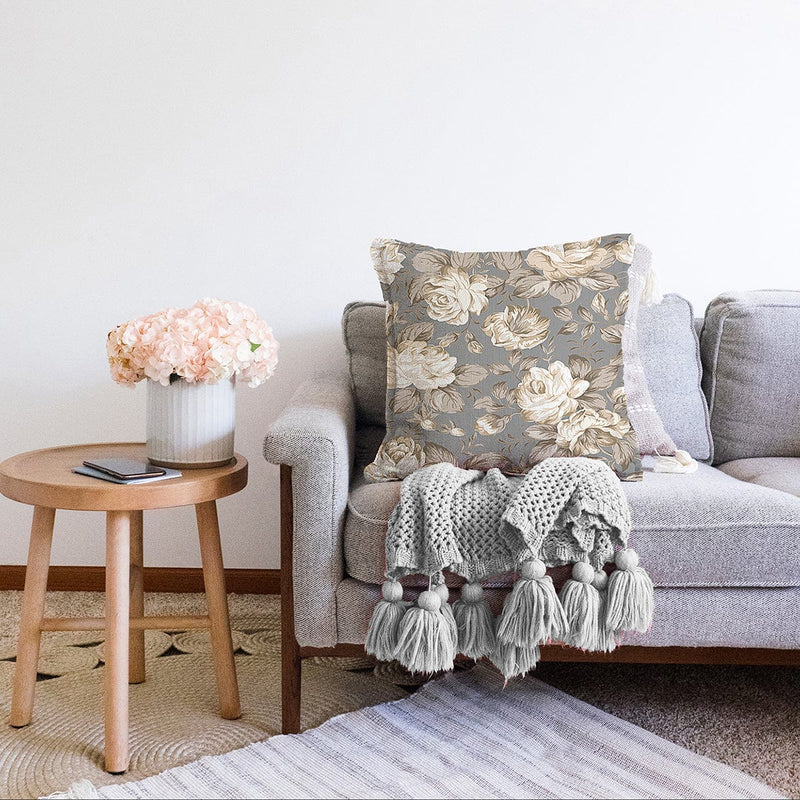 Renkli Zemin Üzerinde Gül Desenli Dijital Baskılı Modern Raşel Kadife Yastık Kırlent Kılıfı Bonvagon