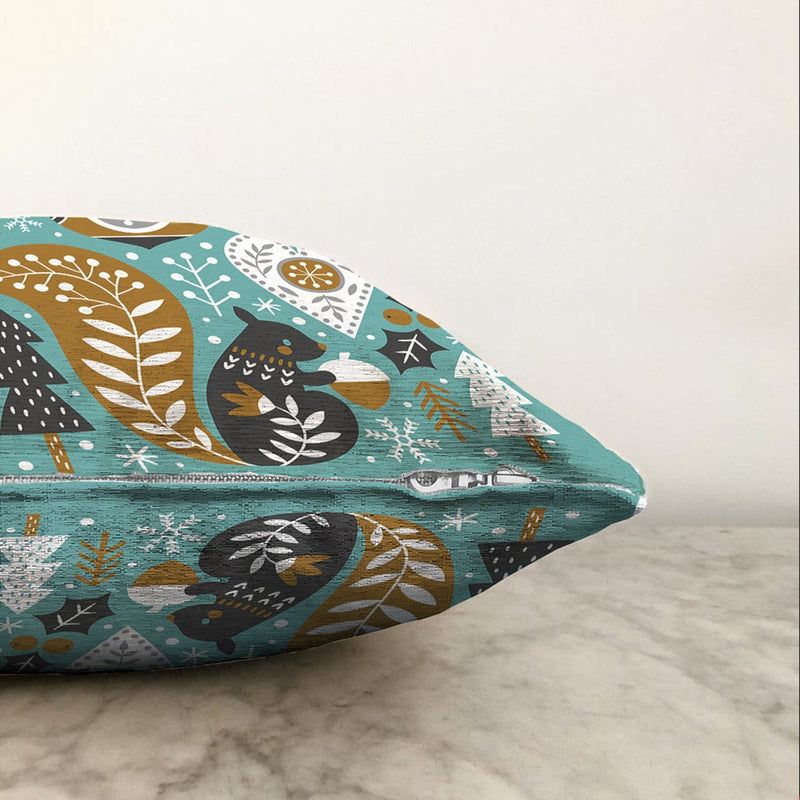 Renkli Zeminde Sincap Desenli Dijital Baskılı Modern Raşel Kadife Yastık Kırlent Kılıfı Bonvagon