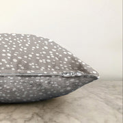 Renkli Zeminli Beyaz Puantiye Desenli Dijital Baskılı Modern Raşel Kadife Yastık Kırlent Kılıfı Bonvagon