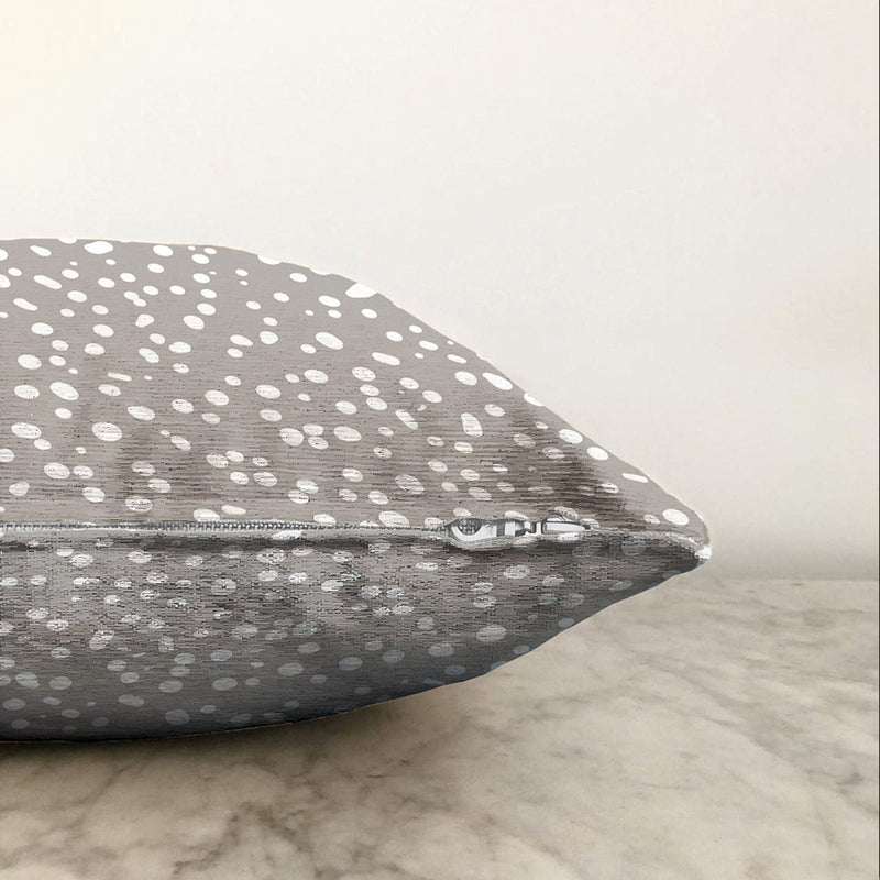 Renkli Zeminli Beyaz Puantiye Desenli Dijital Baskılı Modern Raşel Kadife Yastık Kırlent Kılıfı Bonvagon