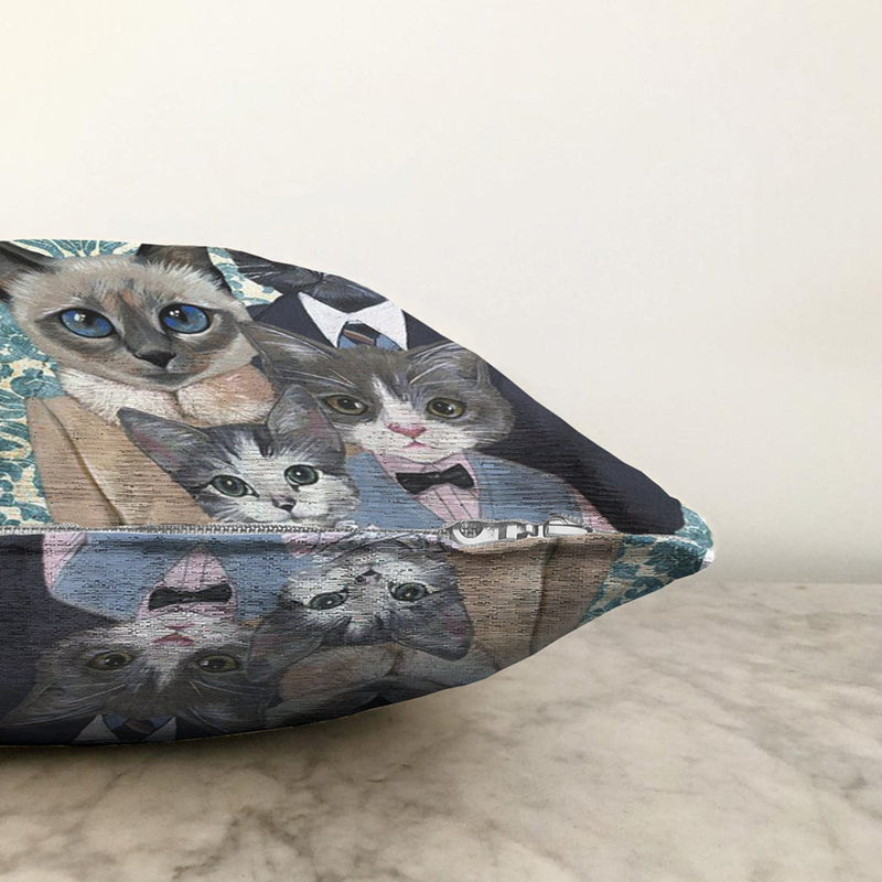 Sevimli Kedi Ailesi İllüstrasyon Dijital Baskılı Dekoratif Raşel Kadife Yastık Kırlent Kılıfı Bonvagon