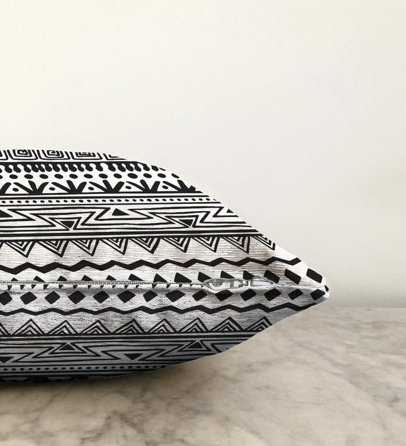 Siyah Beyaz Dekoratif African Motifli Modern Raşel Kadife Yastık Kırlent Kılıfı Bonvagon