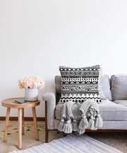 Siyah Beyaz Dekoratif African Motifli Modern Raşel Kadife Yastık Kırlent Kılıfı Bonvagon