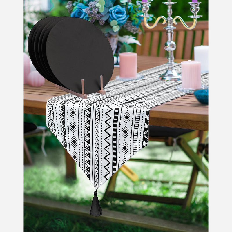 Siyah Beyaz İskandinav Çizgi Motifli Dekorati Üçgen Püsküllü Runner 1 Adet & 6 Adet Siyah Renkli Supla Bonvagon