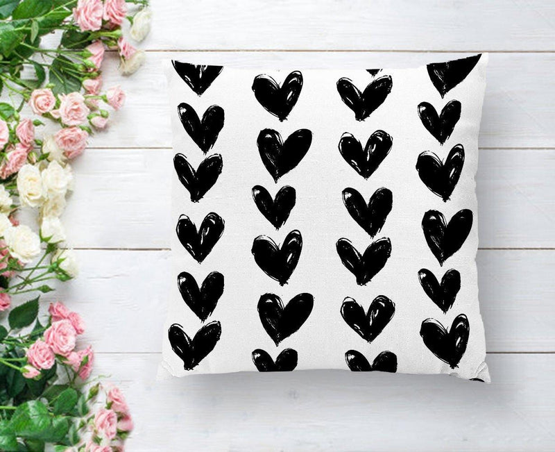 Siyah Kalp Desenli Dijital Baskılı Dekoratif Kırlent Kılıfı 43x43cm Bonvagon