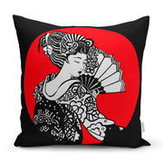 Siyah ve Kırmızı Zeminde Gri Japon Kız Motifli Yastık Kılıfı 43x43cm Bonvagon