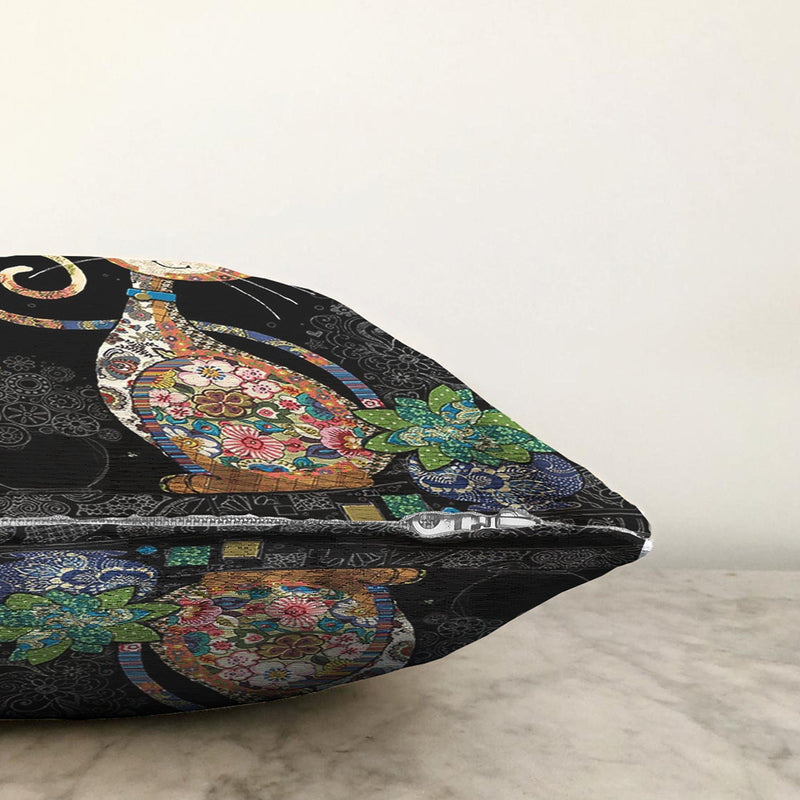 Siyah Zemin Çiçek Desenli Sevimli Kedi Özel Tasarım Modern Yastık Kırlent Kılıfı Bonvagon