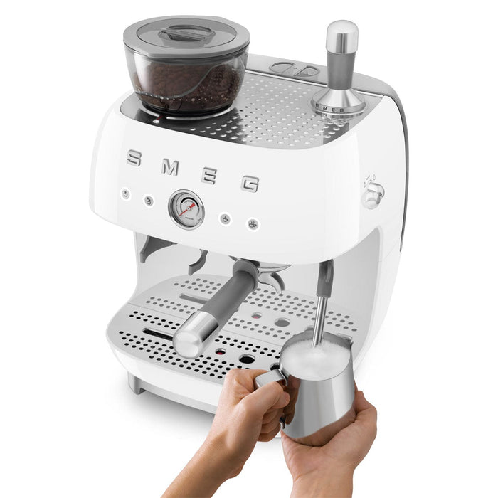 Smeg Beyaz Kahve Öğütücülü Espresso Makinesi Egf03Wheu Bonvagon