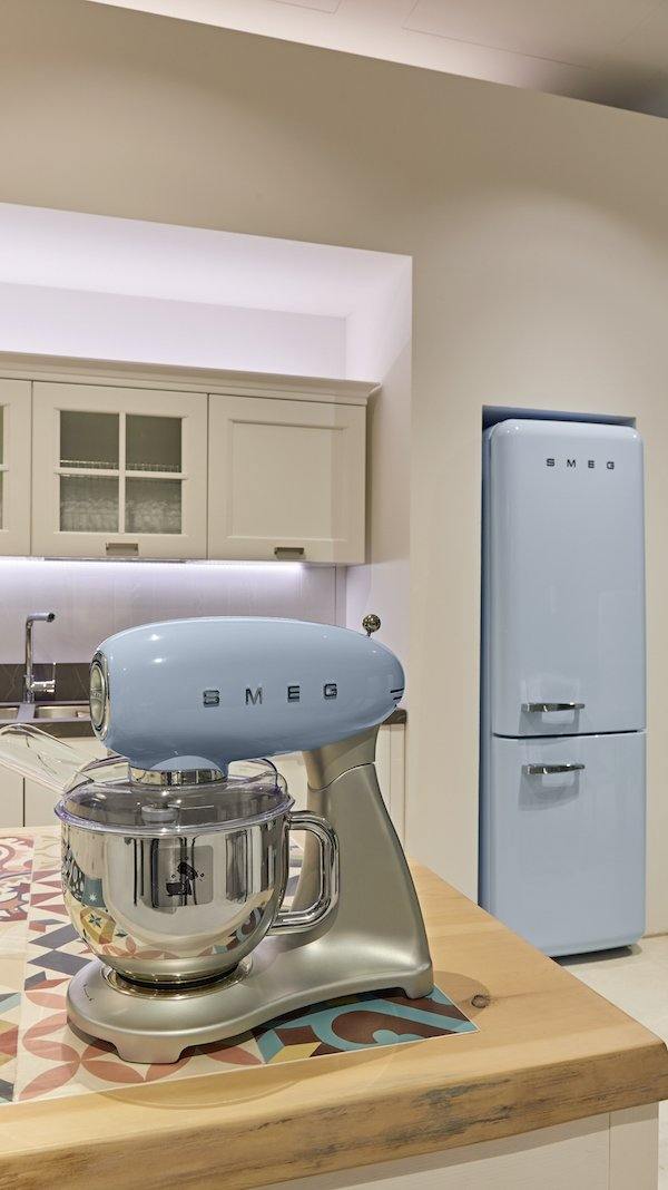 Smeg Pastel Mavi Hamur Karıştırma Makinesi Smf02pbeu
