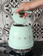 Smeg Siyah Ocak Üstü Islıklı Whistling Kettle Su Isıtıcısı CKLW2001BL