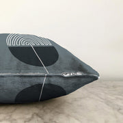 Soyut Tarzda Onedraw Çizimli Dijital Baskılı Dekoratif Raşel Kadife Yastık Kırlent Kılıfı Bonvagon