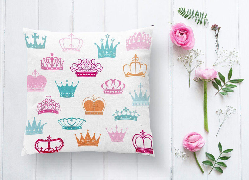 Taç Motifli Renkli Dijital Baskılı Yastık Kırlent Kılıfı 43x43cm Bonvagon