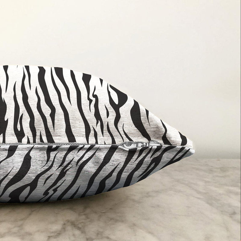 Zebra Siyah Çizgi Desenli Dijital Baskılı Modern Raşel Kadife Yastık Kırlent Kılıfı Bonvagon