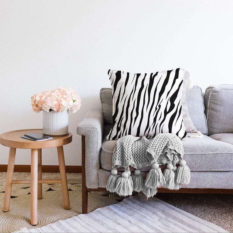 Zebra Siyah Çizgi Desenli Dijital Baskılı Modern Raşel Kadife Yastık Kırlent Kılıfı Bonvagon
